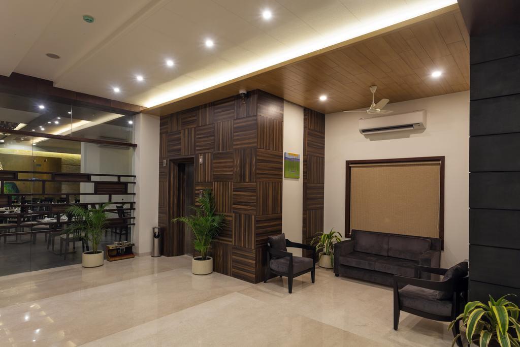 Hotel Chaitali - Pure Veg Kolhapur Exterior photo