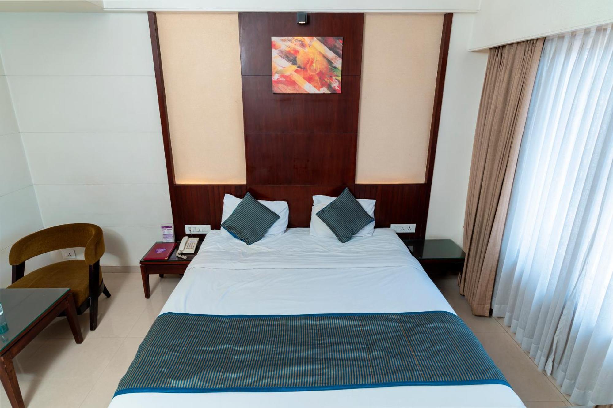 Hotel Chaitali - Pure Veg Kolhapur Exterior photo